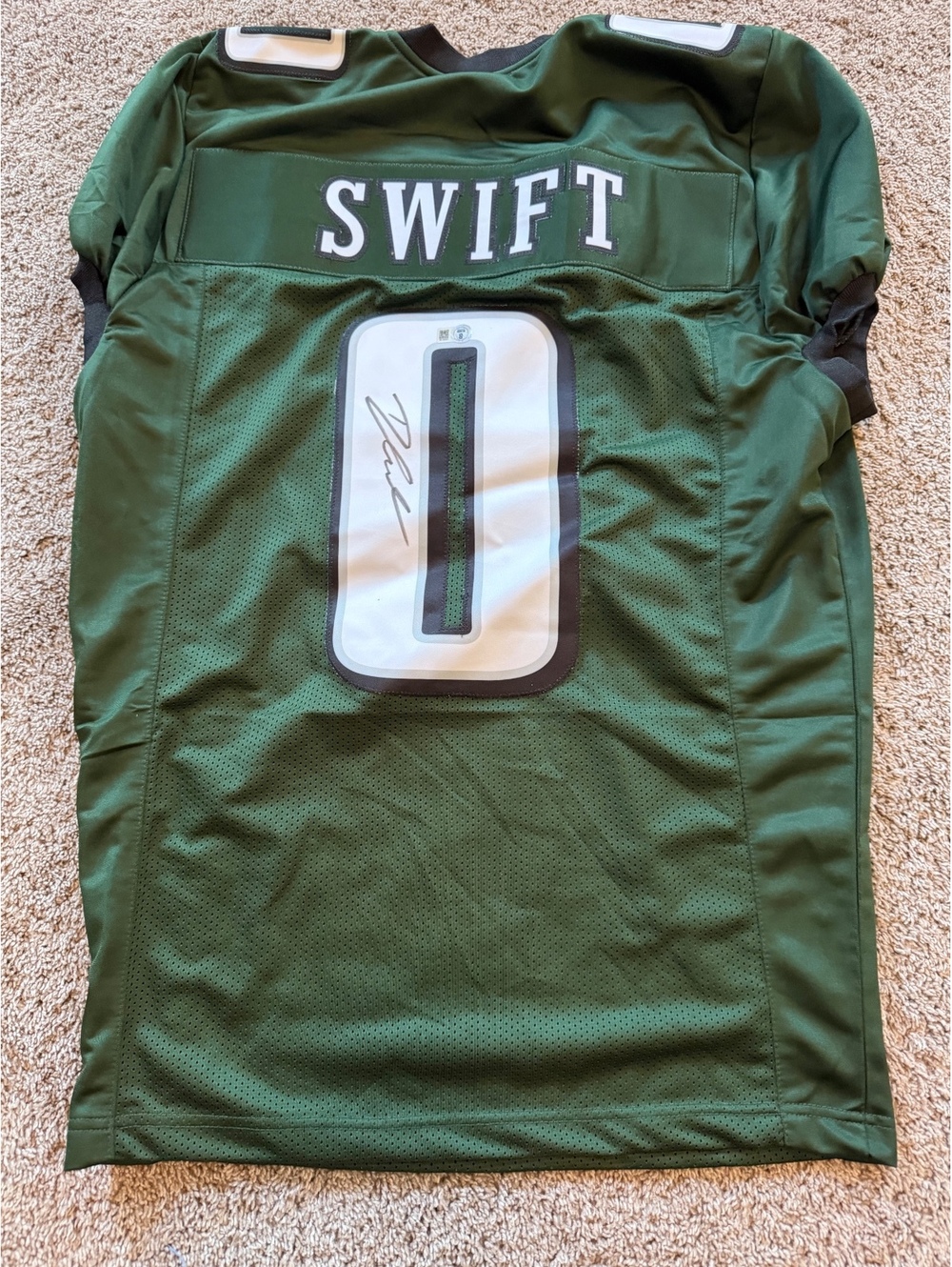 D’Andre Swift signed Philadelphia Eagles custom jersey  Beckett COA